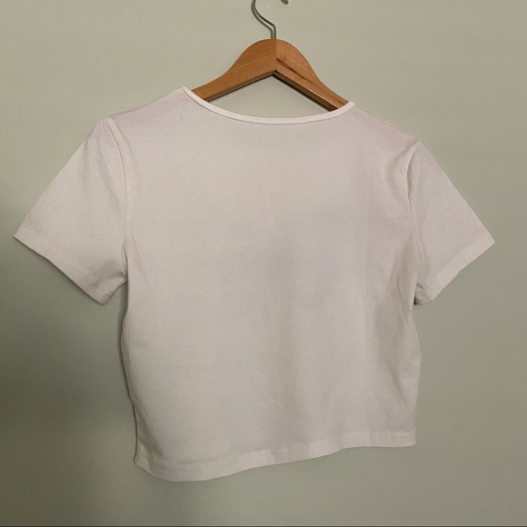 3 for 25 ✨/Cropped butterfly shirt - Picture 3 of 3